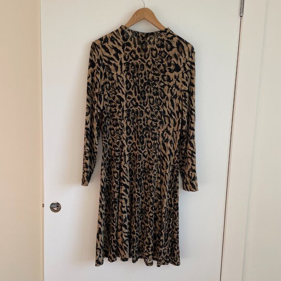 Sophisticate - Leopard Print Slinky Knit Dress - Picture 6 of 9